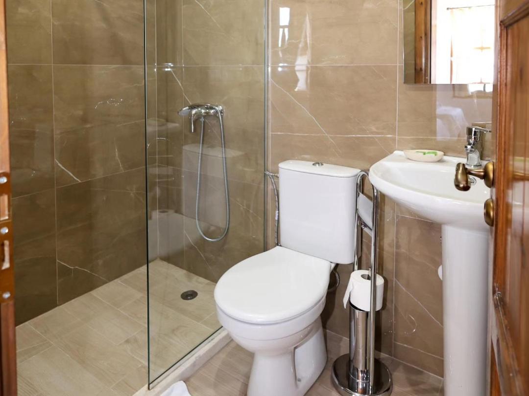 בראט Guest House J.Prifti מראה חיצוני תמונה