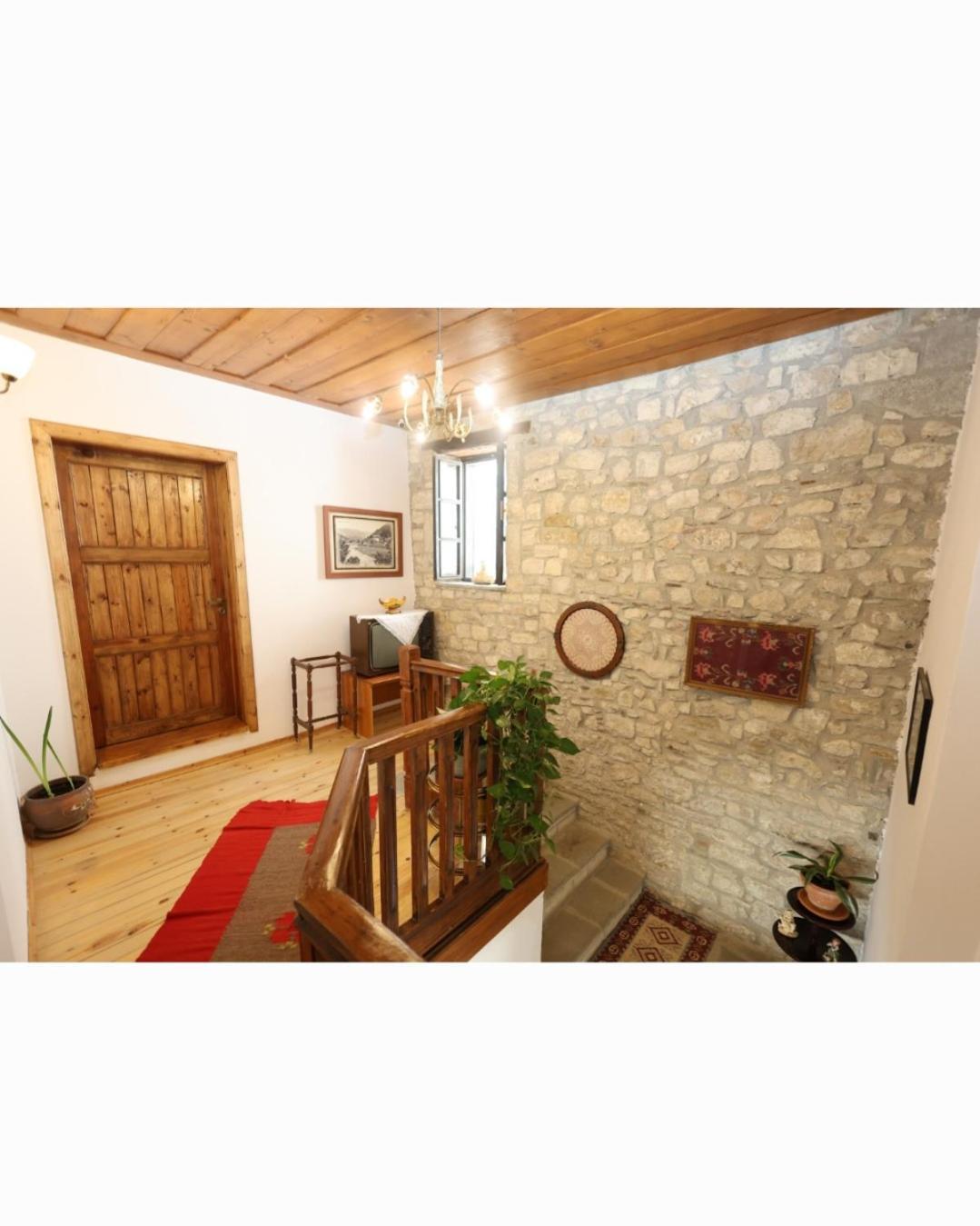 בראט Guest House J.Prifti מראה חיצוני תמונה