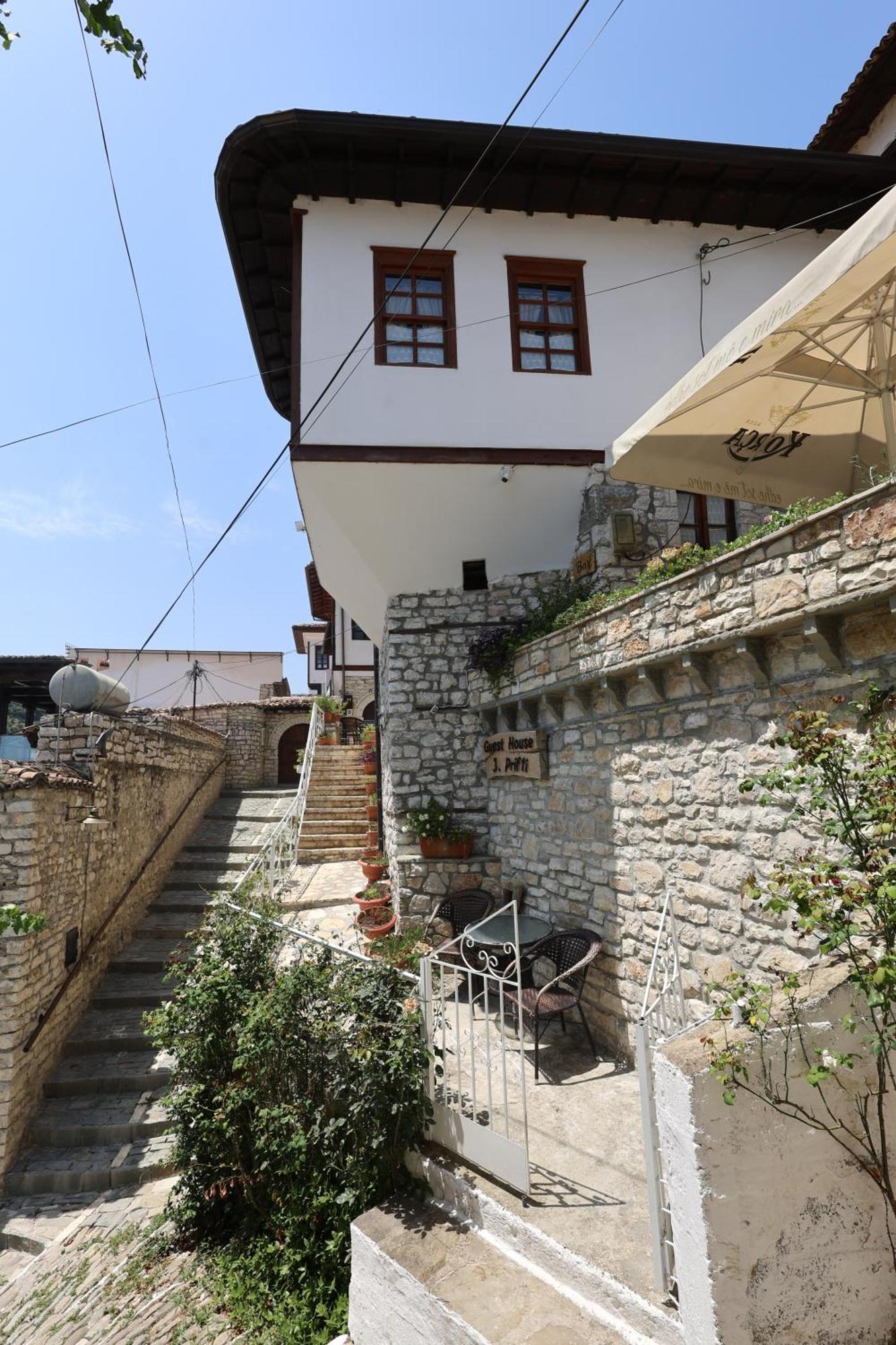 בראט Guest House J.Prifti מראה חיצוני תמונה