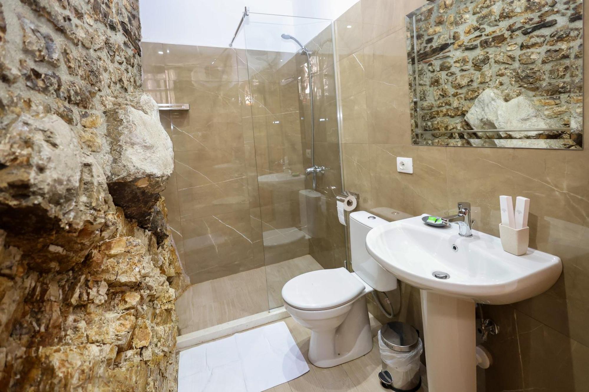 בראט Guest House J.Prifti מראה חיצוני תמונה