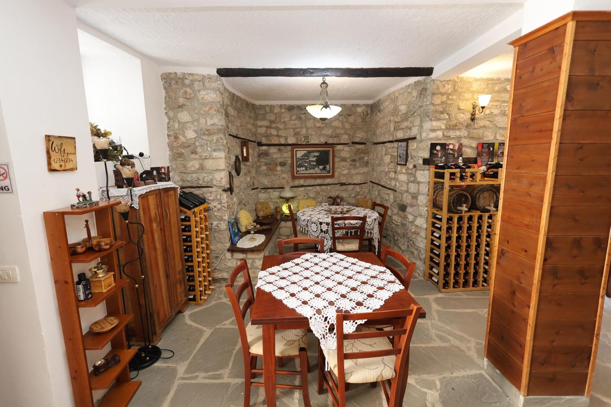 בראט Guest House J.Prifti מראה חיצוני תמונה