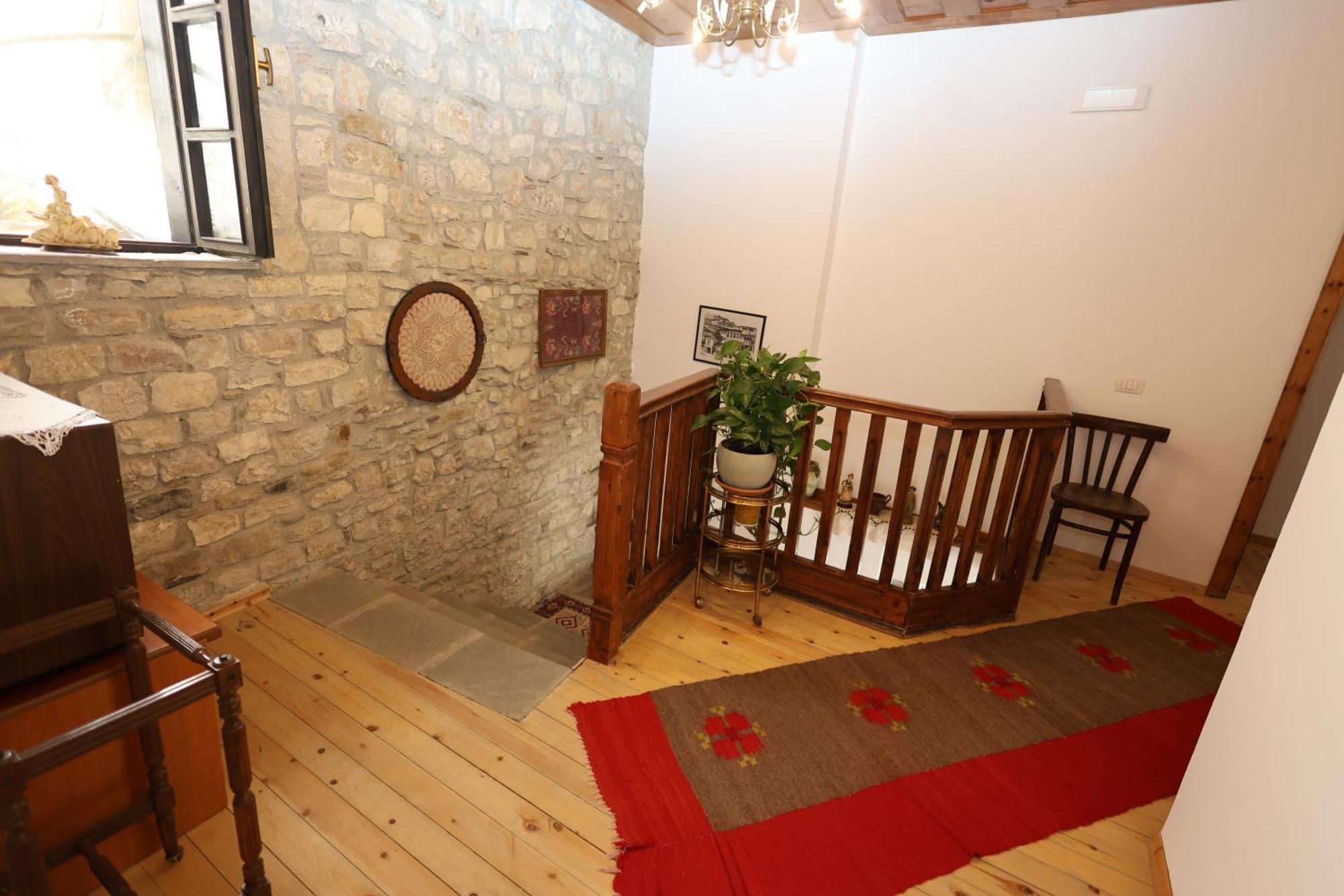 בראט Guest House J.Prifti מראה חיצוני תמונה