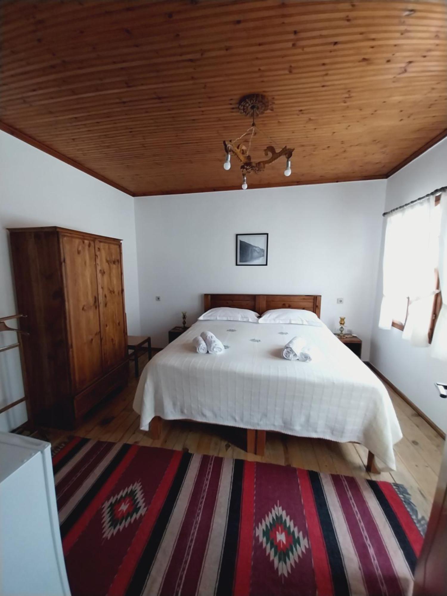 בראט Guest House J.Prifti מראה חיצוני תמונה