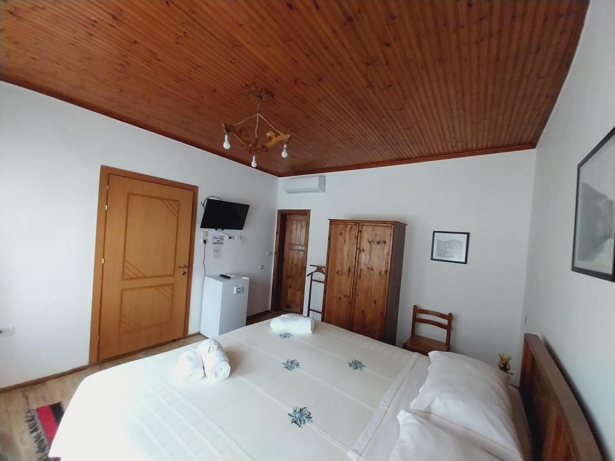 בראט Guest House J.Prifti חדר תמונה