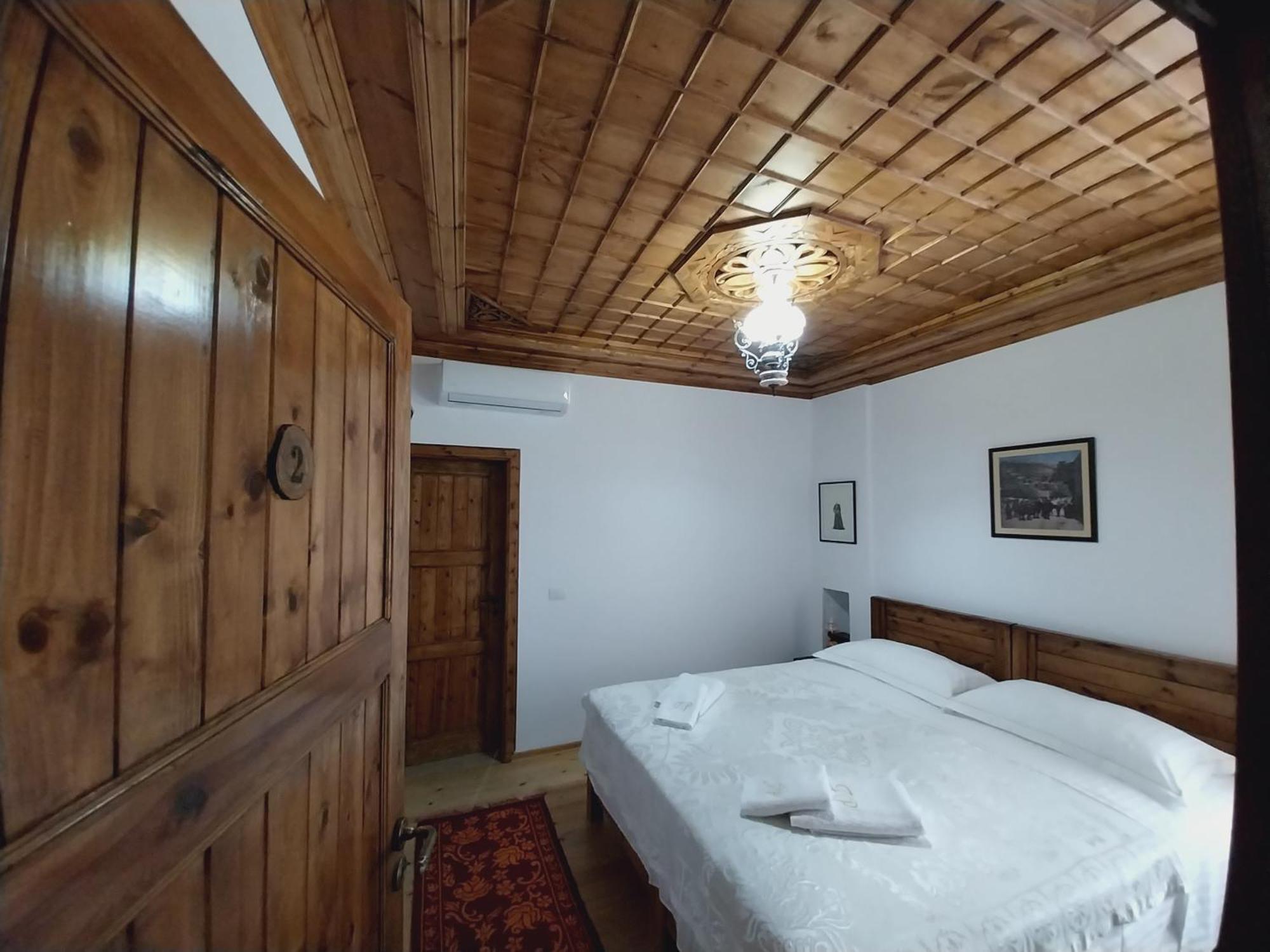 בראט Guest House J.Prifti מראה חיצוני תמונה
