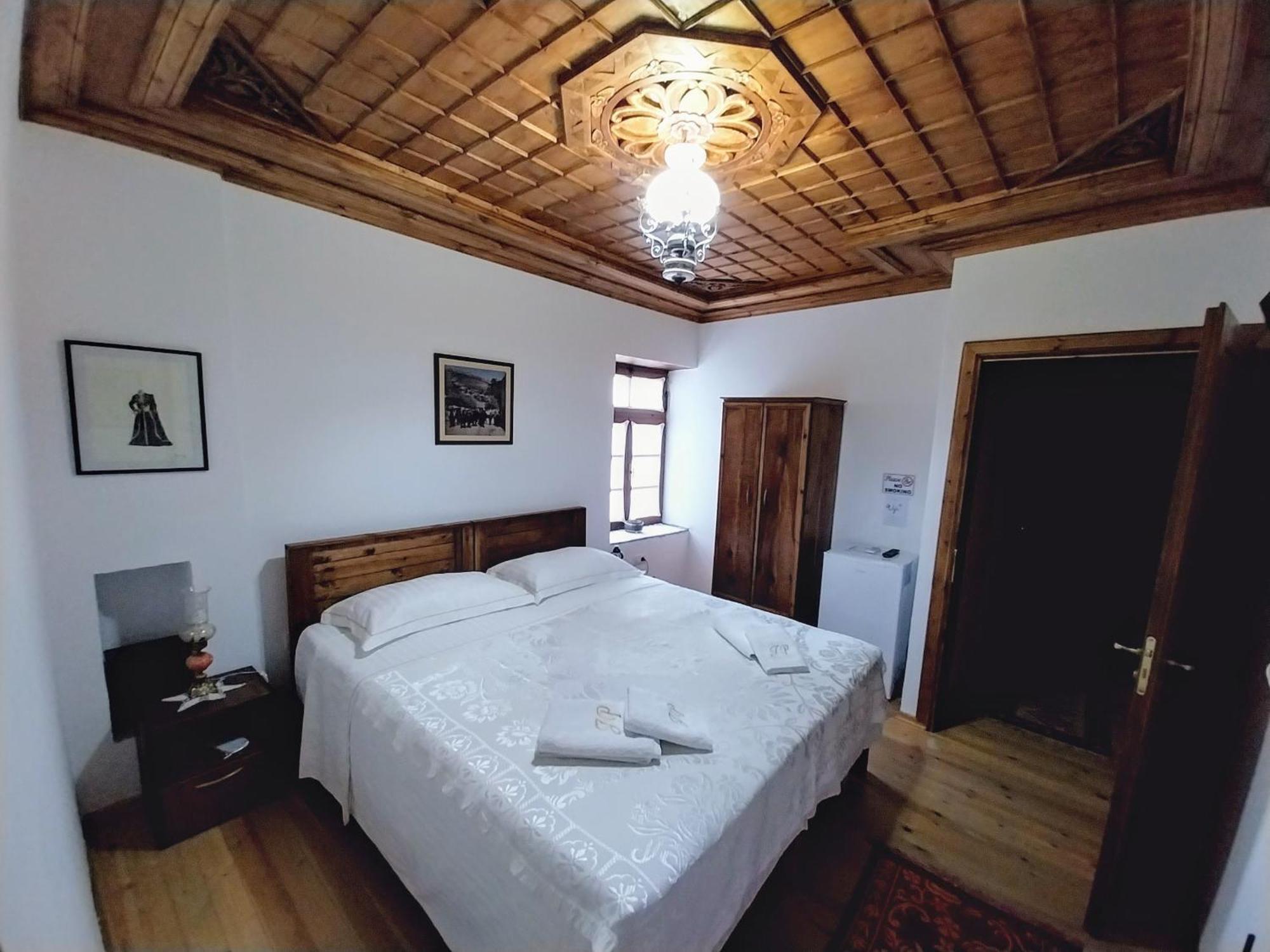 בראט Guest House J.Prifti מראה חיצוני תמונה