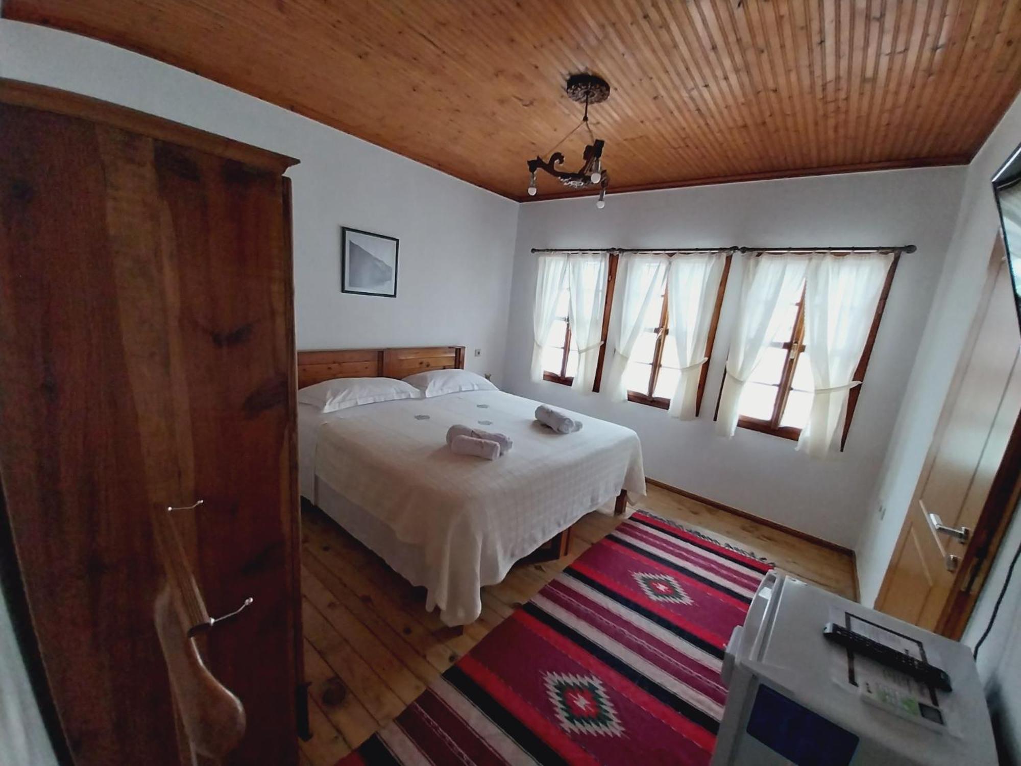 בראט Guest House J.Prifti מראה חיצוני תמונה