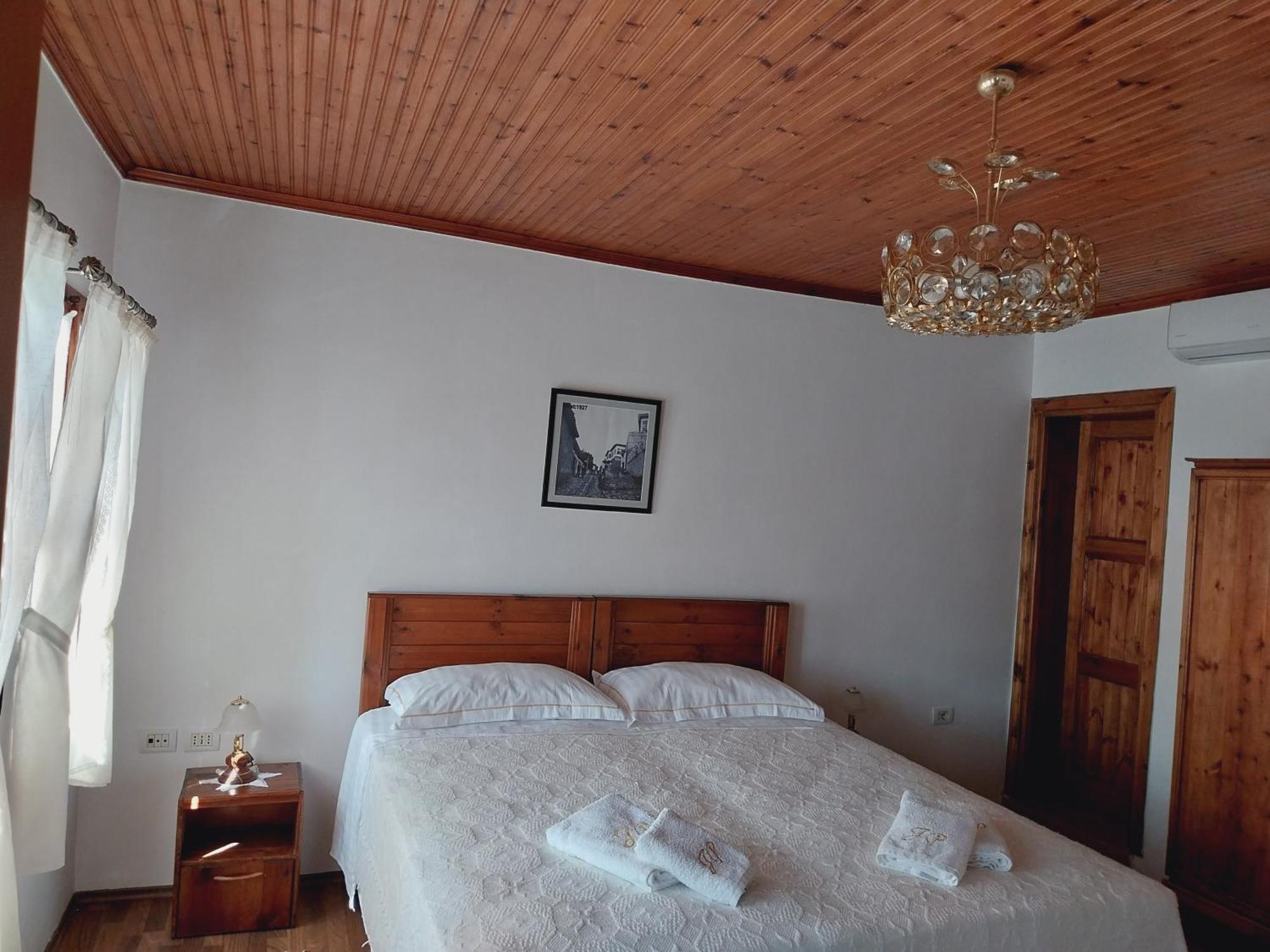 בראט Guest House J.Prifti חדר תמונה