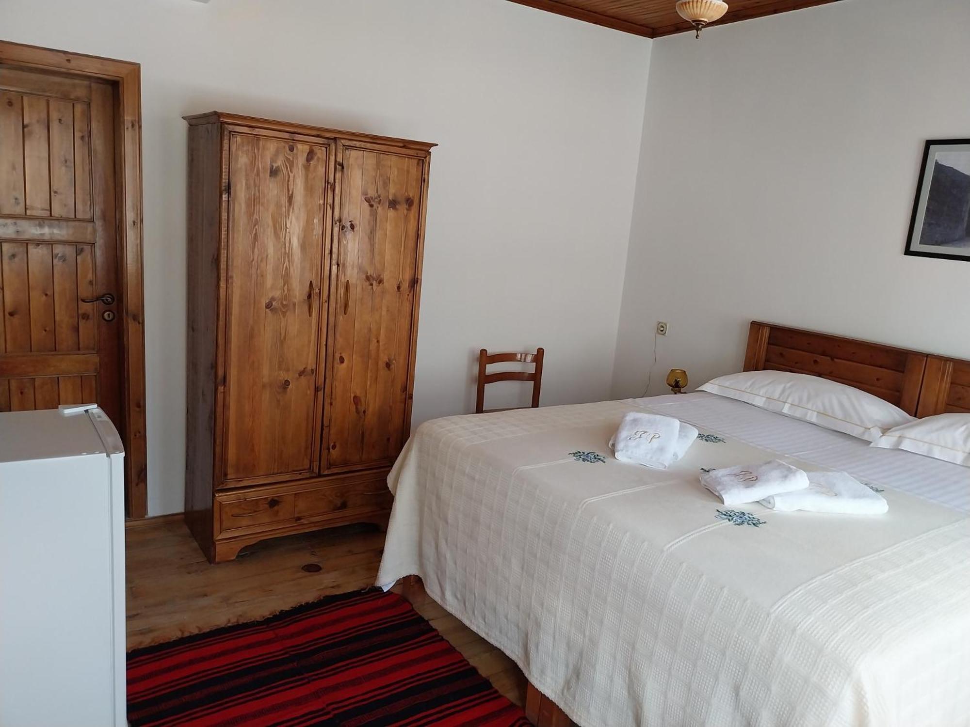 בראט Guest House J.Prifti מראה חיצוני תמונה