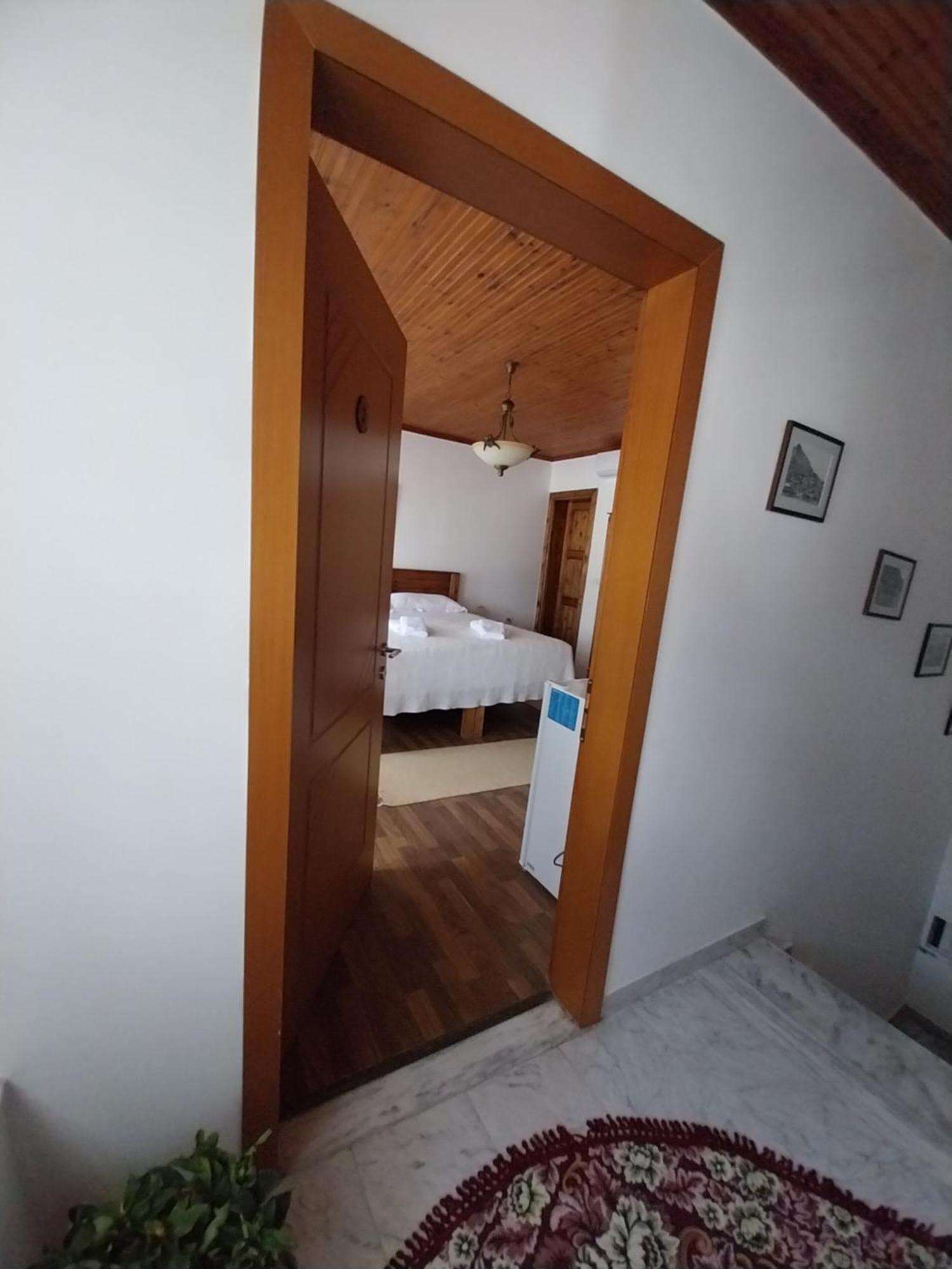 בראט Guest House J.Prifti מראה חיצוני תמונה