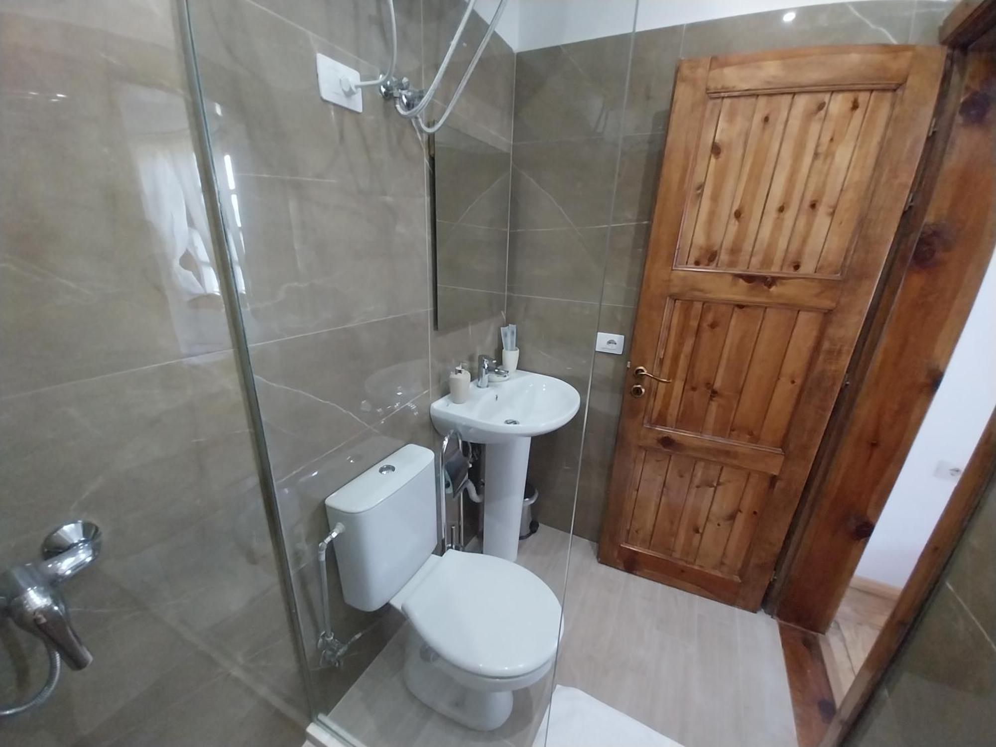בראט Guest House J.Prifti מראה חיצוני תמונה