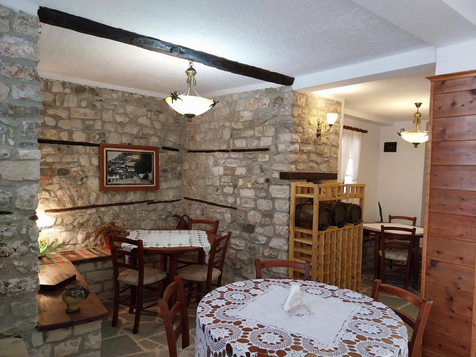 בראט Guest House J.Prifti מראה חיצוני תמונה