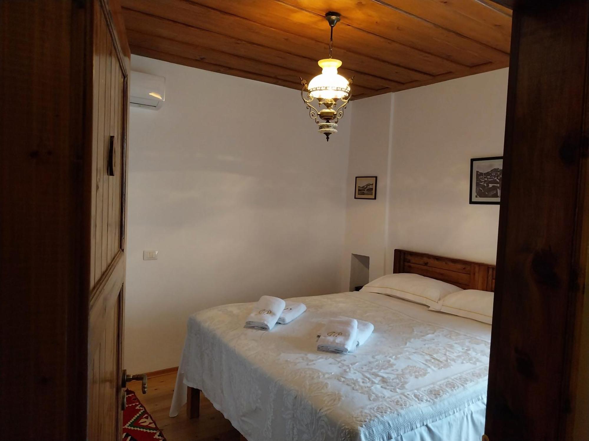 בראט Guest House J.Prifti מראה חיצוני תמונה