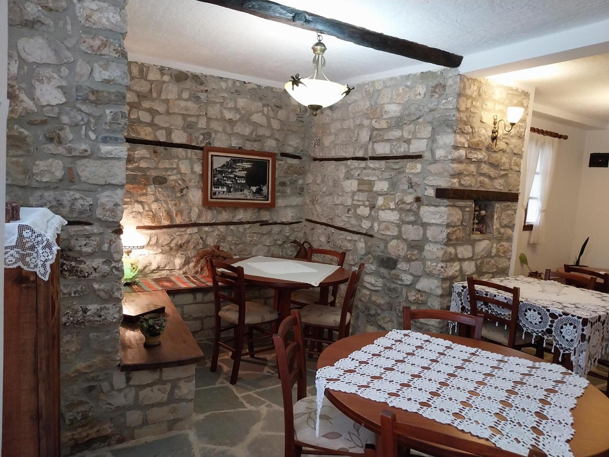 בראט Guest House J.Prifti מראה חיצוני תמונה