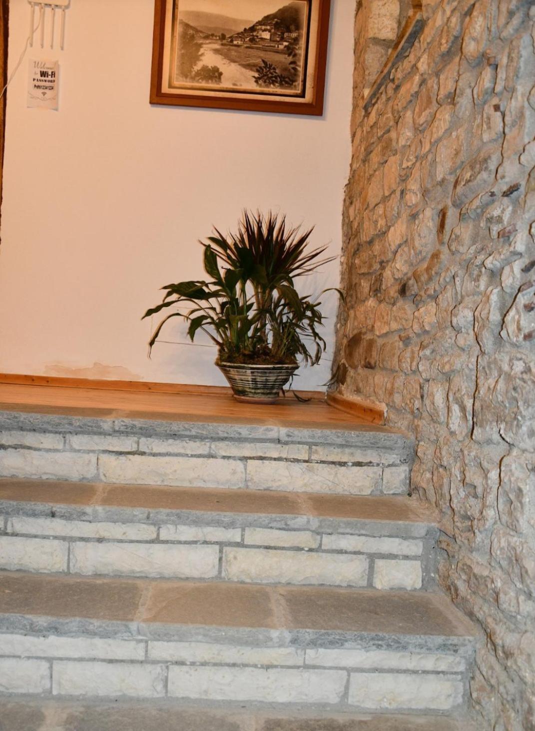 בראט Guest House J.Prifti מראה חיצוני תמונה