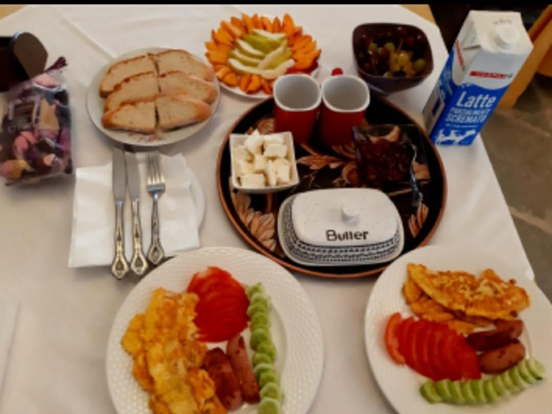 בראט Guest House J.Prifti מראה חיצוני תמונה