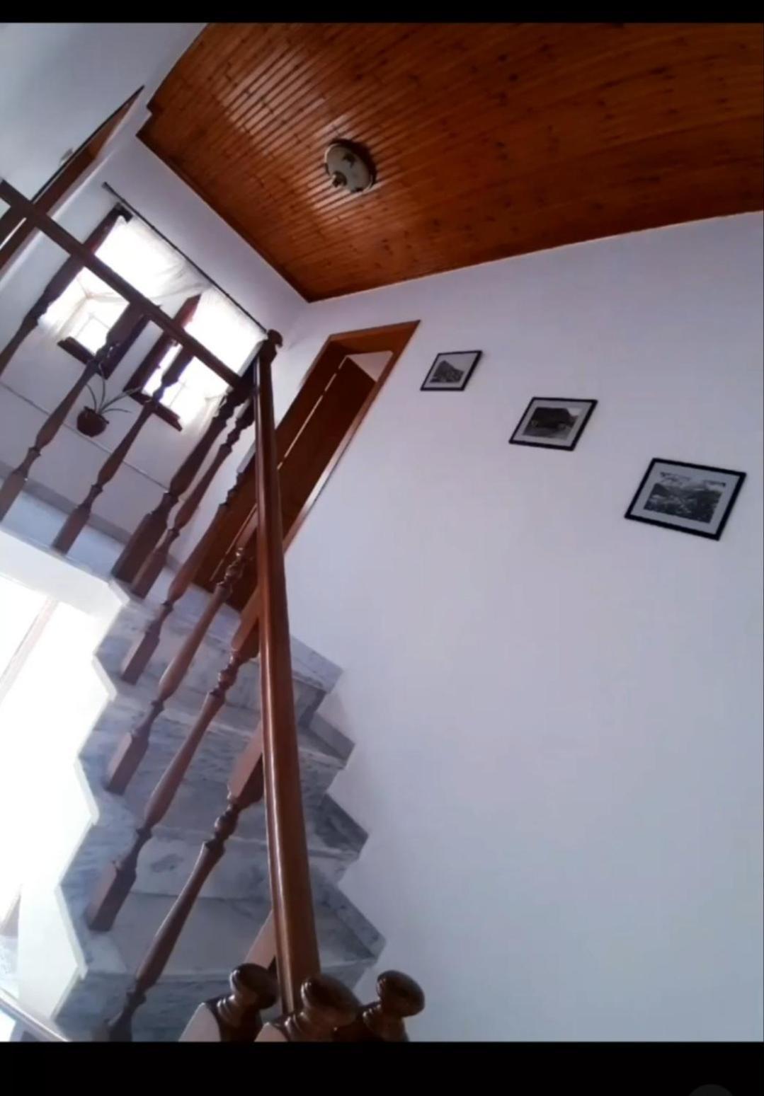 בראט Guest House J.Prifti מראה חיצוני תמונה